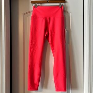 NWT alo yoga hot pink airlift legging. Medium